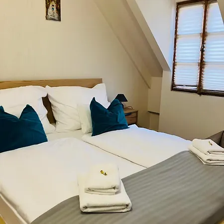Apartment Downtown- Csaladi